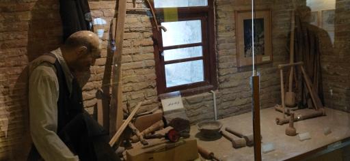 عکس موزه باستان شناسی و مردم شناسی  فلک الافلاک