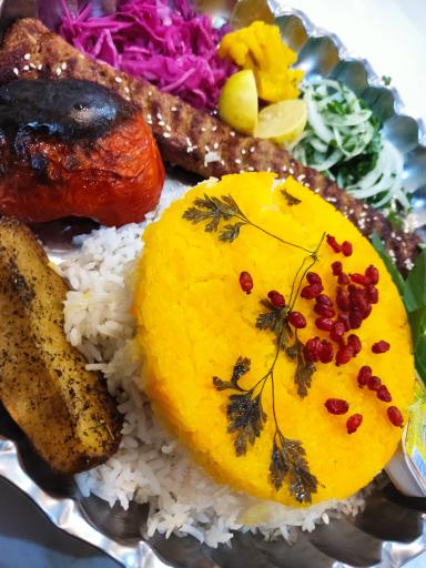 عکس باغ رستوران یکتا