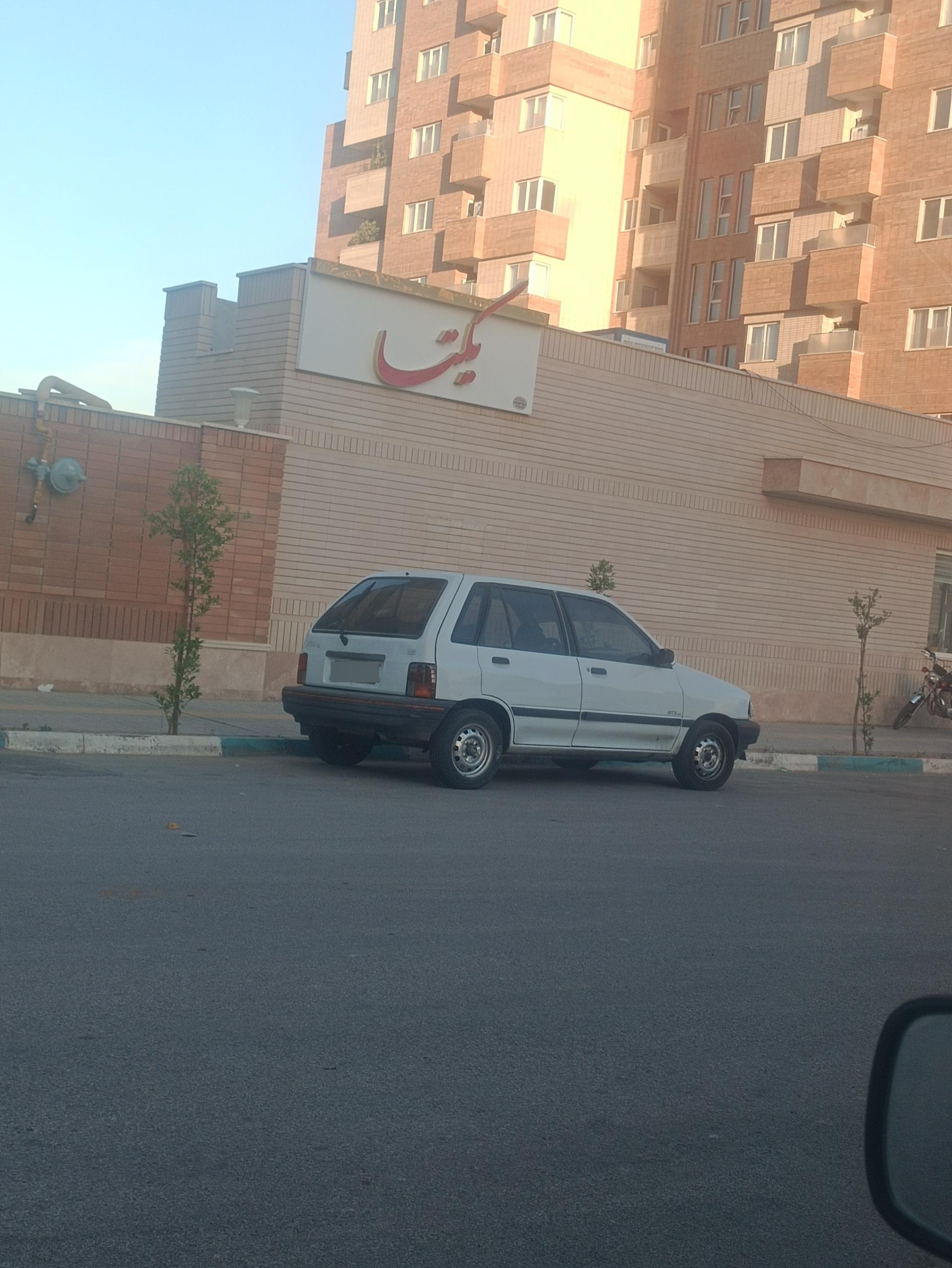 عکس برج یکتا