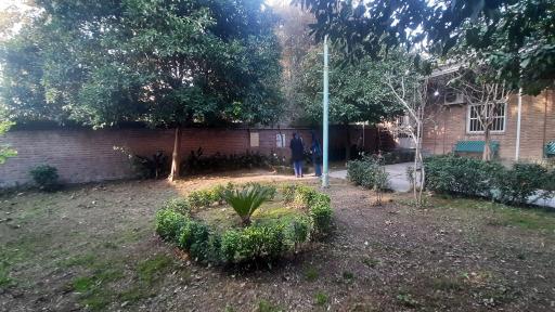 عکس آرامگاه حسین نوشیروانی