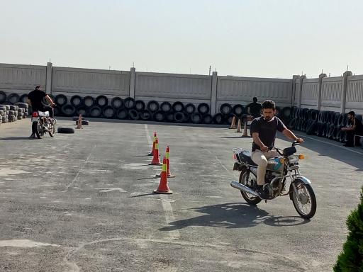 عکس آموزشگاه رانندگی راه آسان