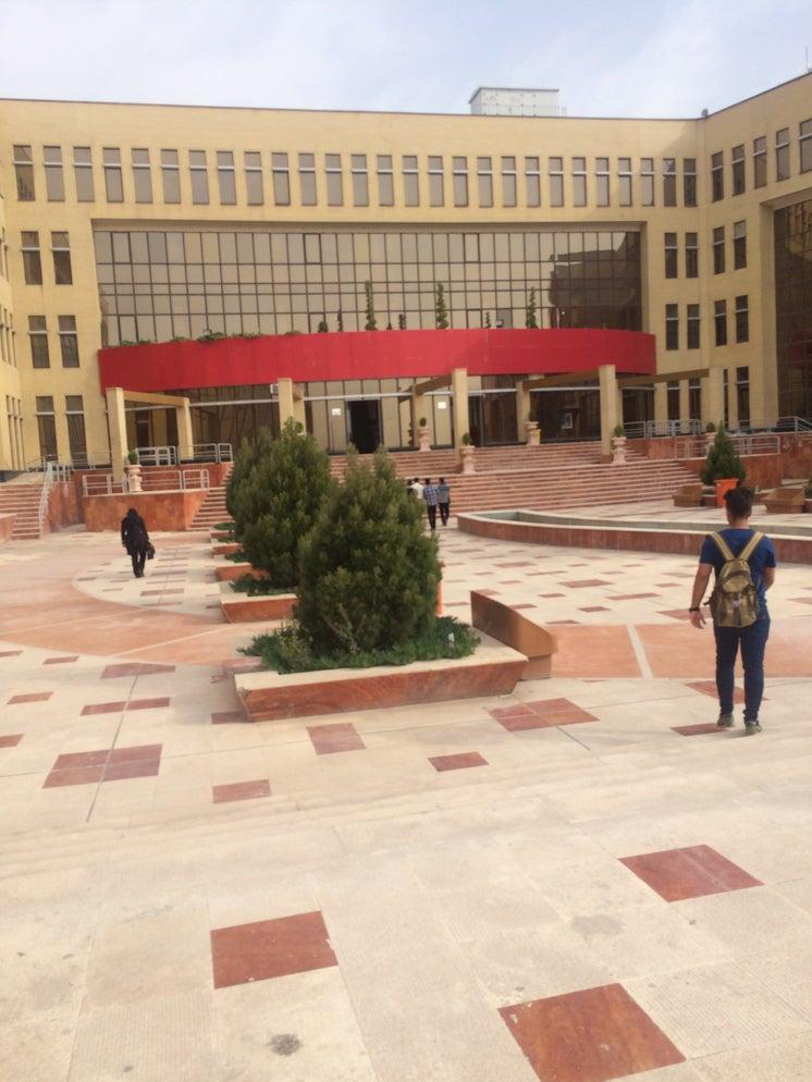 عکس دانشگاه آزاد رباط کریم