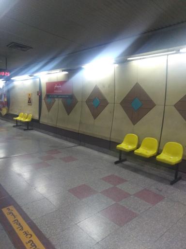 عکس ورودی مترو ایستگاه خیام