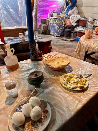 عکس نان خلفه و گردویی خاتون 
