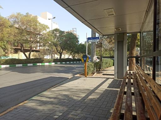 عکس ایستگاه اتوبوس ابتدای عطار