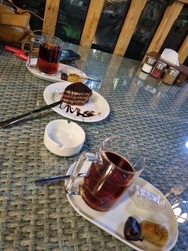 عکس رستوران باغ پدری