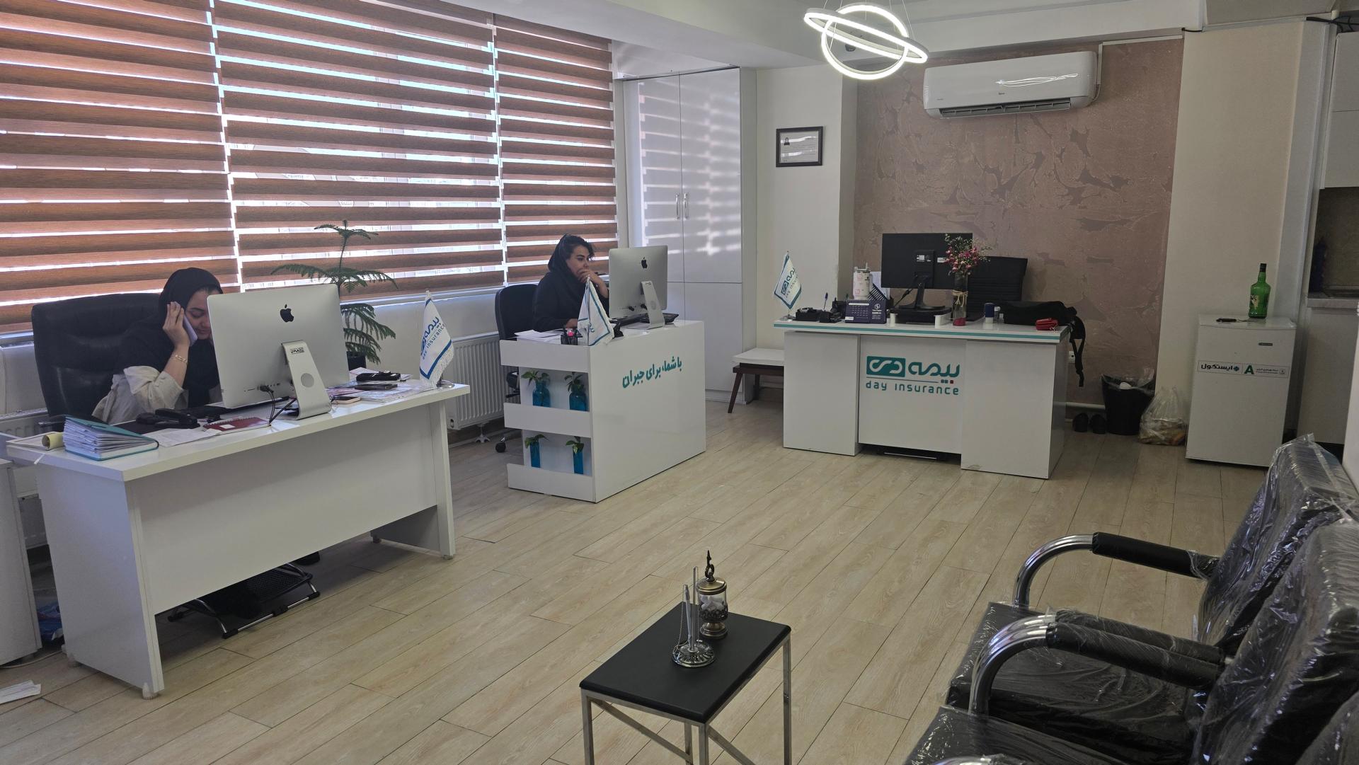 عکس بیمه دی نمایندگی قربانیان شعبه میدان قطب