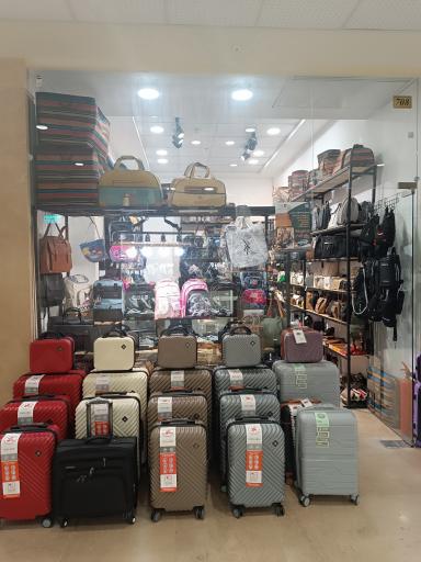 عکس کیف و چمدان کارما