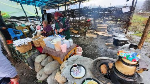 عکس کلبه جنگلی بانوی روستایی