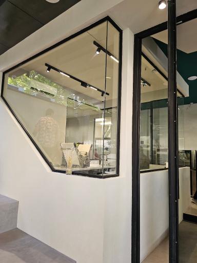 عکس فروشگاه نوین دکور