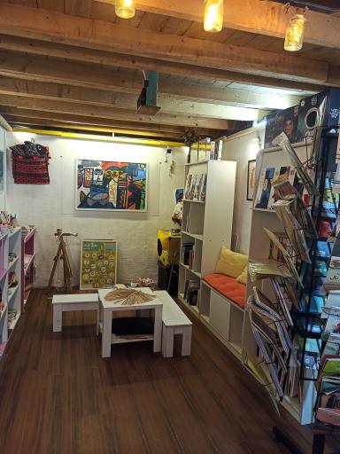 عکس قصه فروشی ماهی سیاه