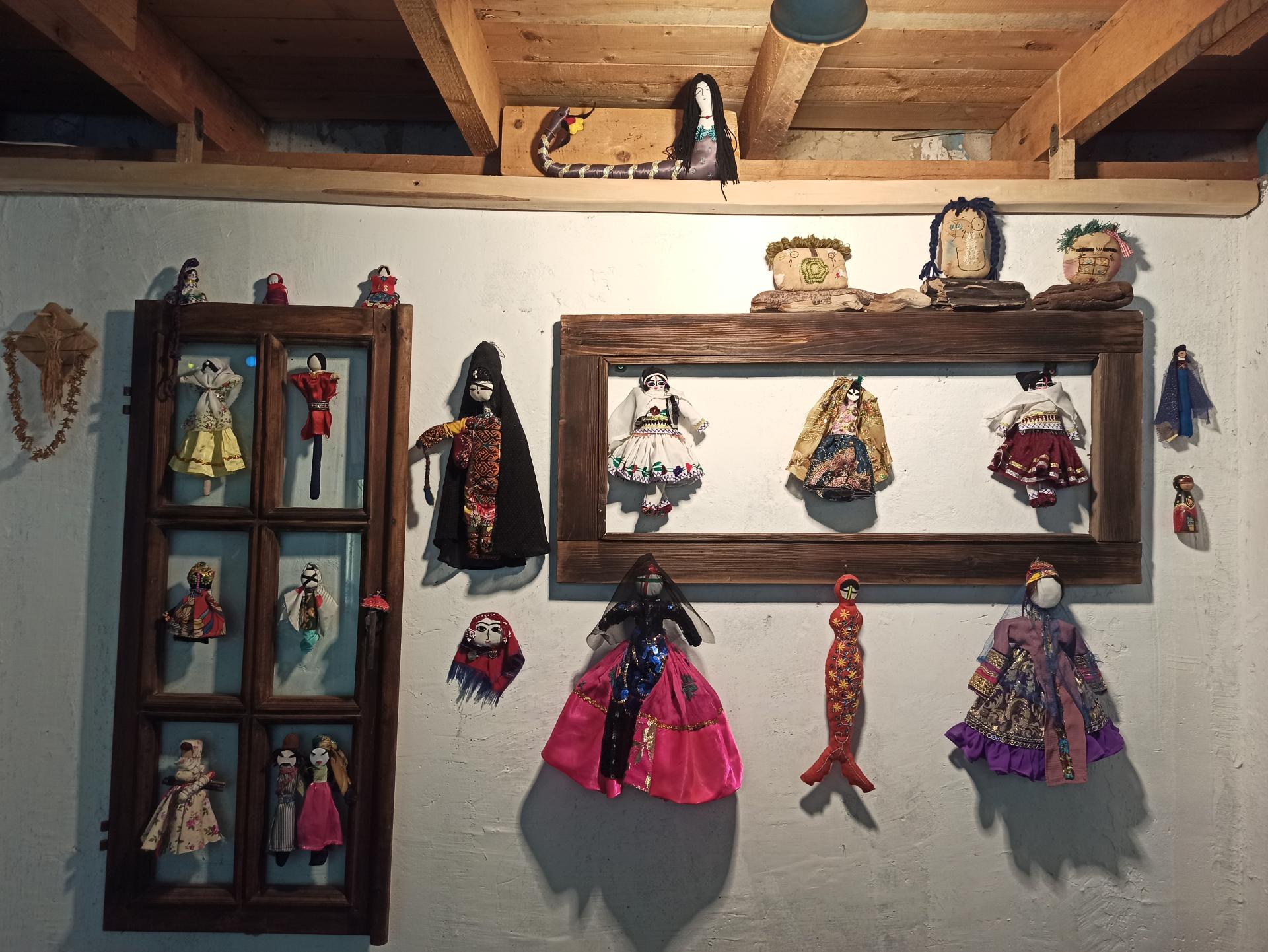 عکس قصه فروشی ماهی سیاه