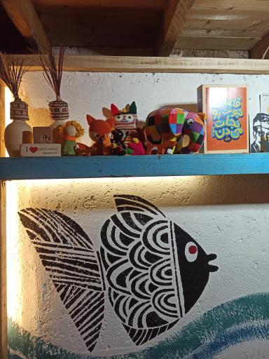 عکس قصه فروشی ماهی سیاه