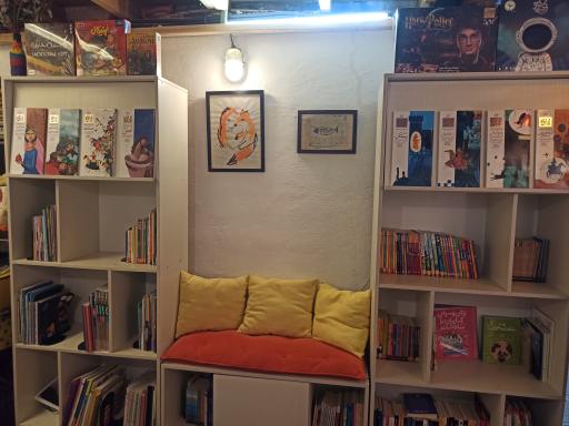 عکس قصه فروشی ماهی سیاه