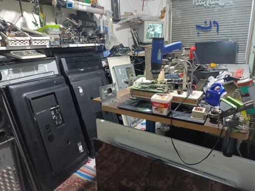 عکس تعمیرات تلویزیون ifix باروق