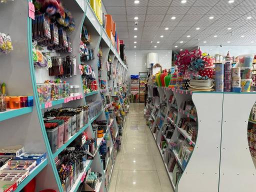 عکس فروشگاه لوازم تحریر افق