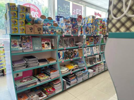 عکس فروشگاه لوازم تحریر افق