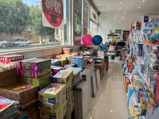 عکس فروشگاه لوازم تحریر افق