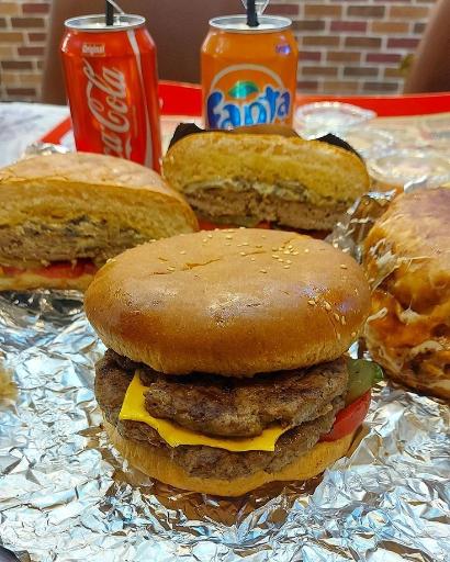 عکس فست فود و کافه صبحانه فودلند