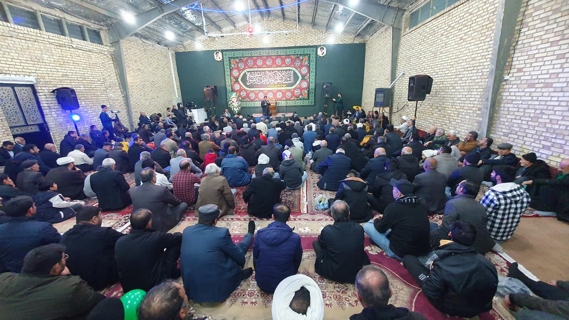 عکس مصلی نماز جمعه