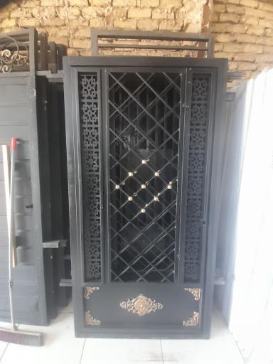 عکس درب و پنجره مهدی قاینی