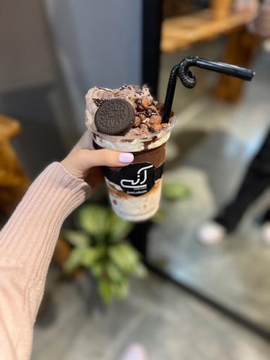 عکس آنی کافه کیک