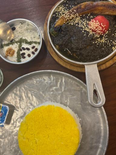 عکس رستوران گیلانی آویشو