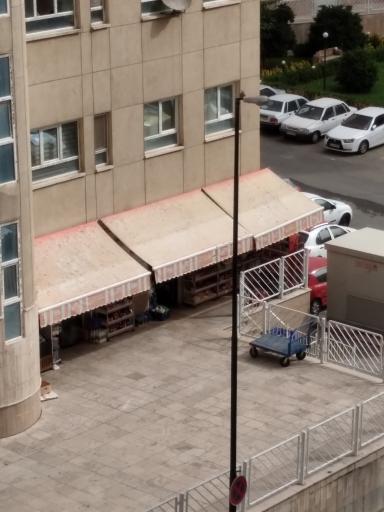 عکس سوپر مارکت دوستان