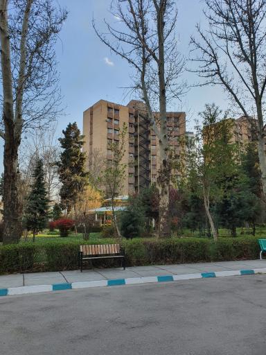 عکس پارکینگ مجتمع آپارتمان‌های مرتفع