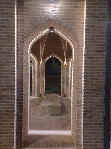 عکس آرامگاه مهدی آذر یزدی