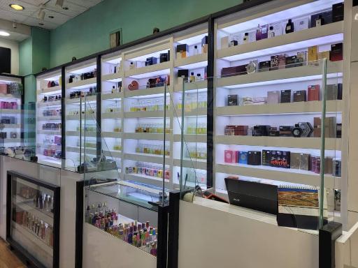 عکس فروشگاه زنجیره ای عطر و ادکلن وزرا