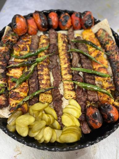 عکس رستوران و بیرون بری ماهرویان