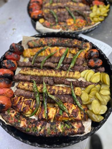 عکس رستوران و بیرون بری ماهرویان