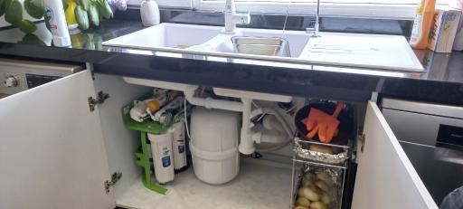 عکس فروشگاه تصفیه آب و تجهیزات استخر آبشار 