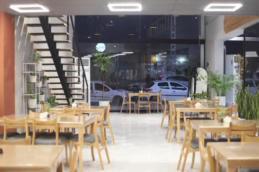 عکس دنیز فود لانژ