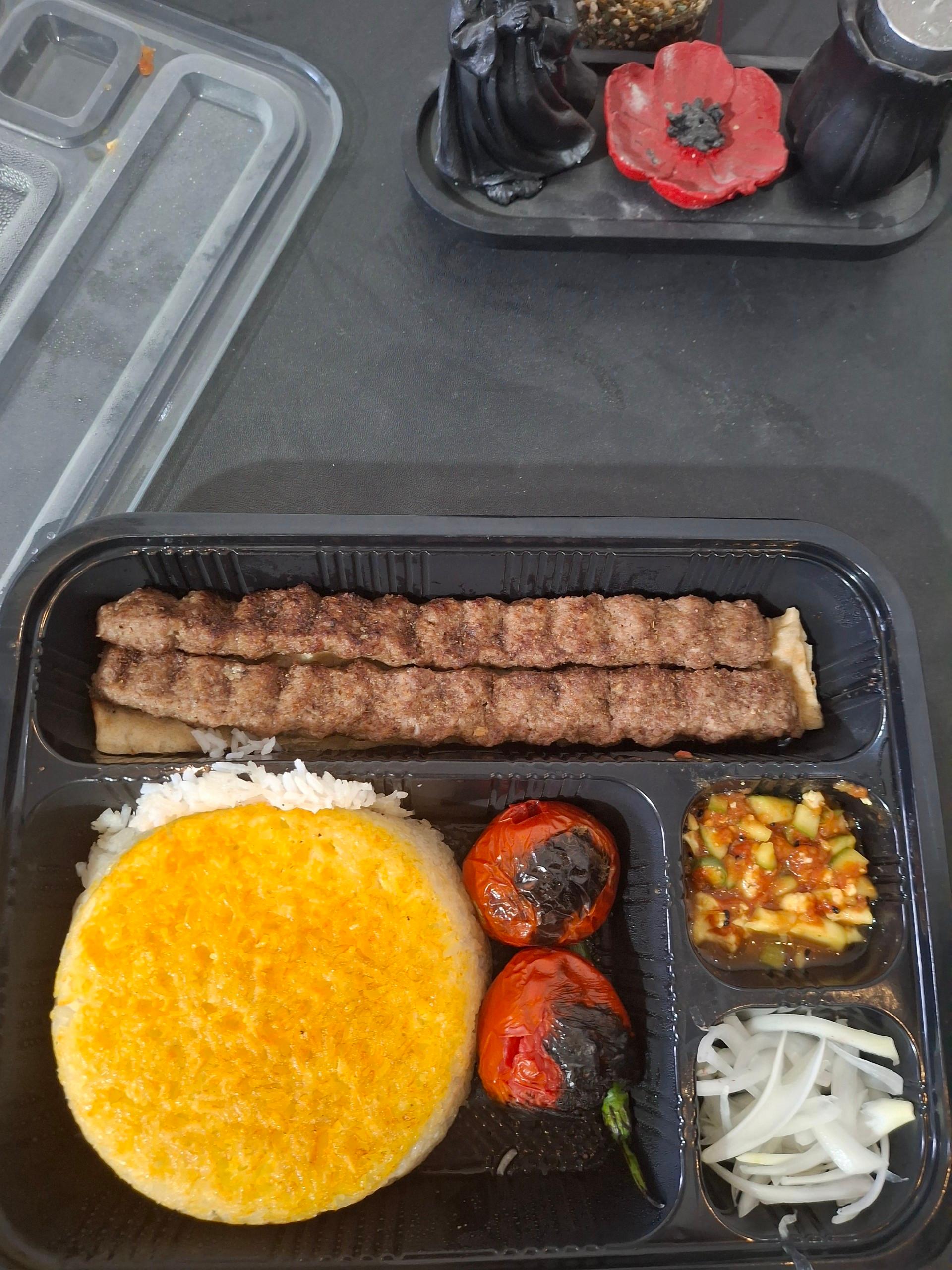 عکس تهیه غذای پرجهان