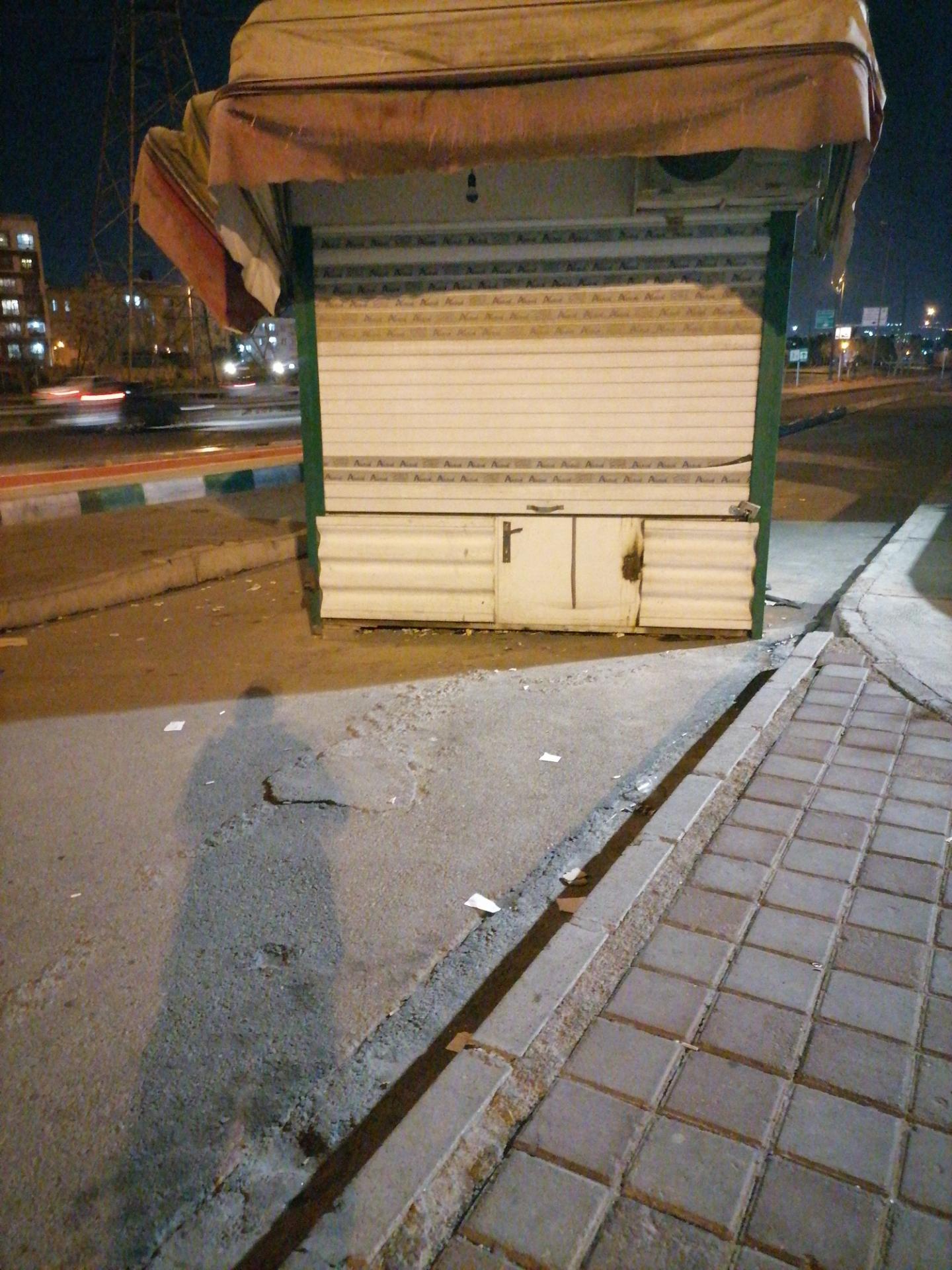 عکس دکه روزنامه فروشی