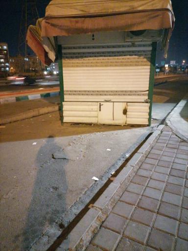 عکس دکه روزنامه فروشی