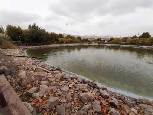 عکس دریاچه مصنوعی اکو پارک صدرا