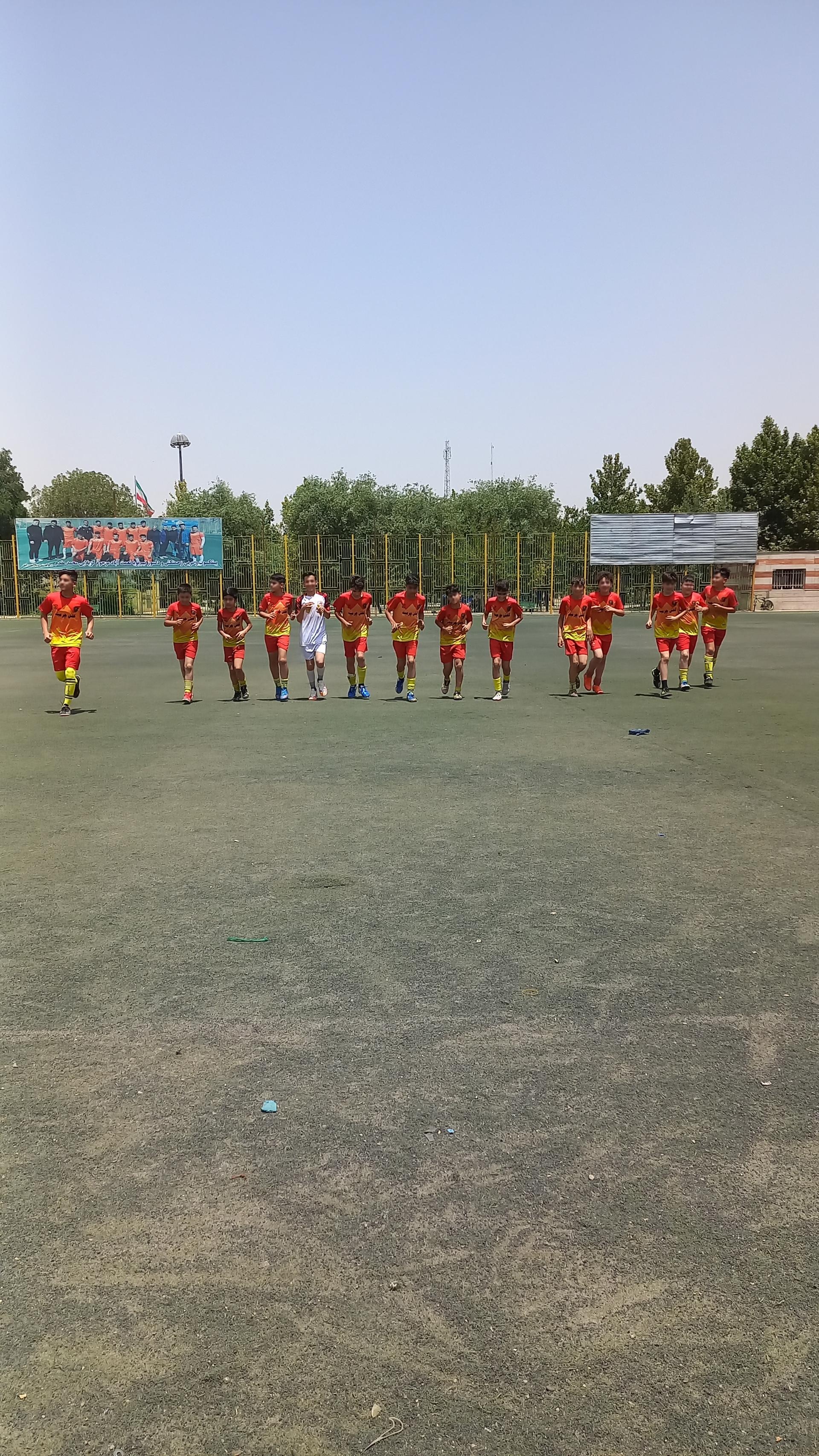 عکس چمن مصنوعی  باشگاه فوتبال باتیس 