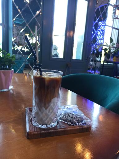 عکس کافه لئون