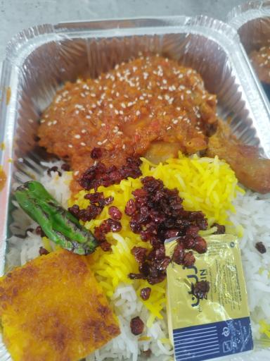 عکس تهیه غذا آن دو