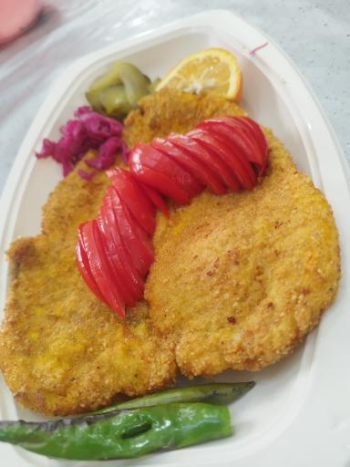 عکس تهیه غذا آن دو