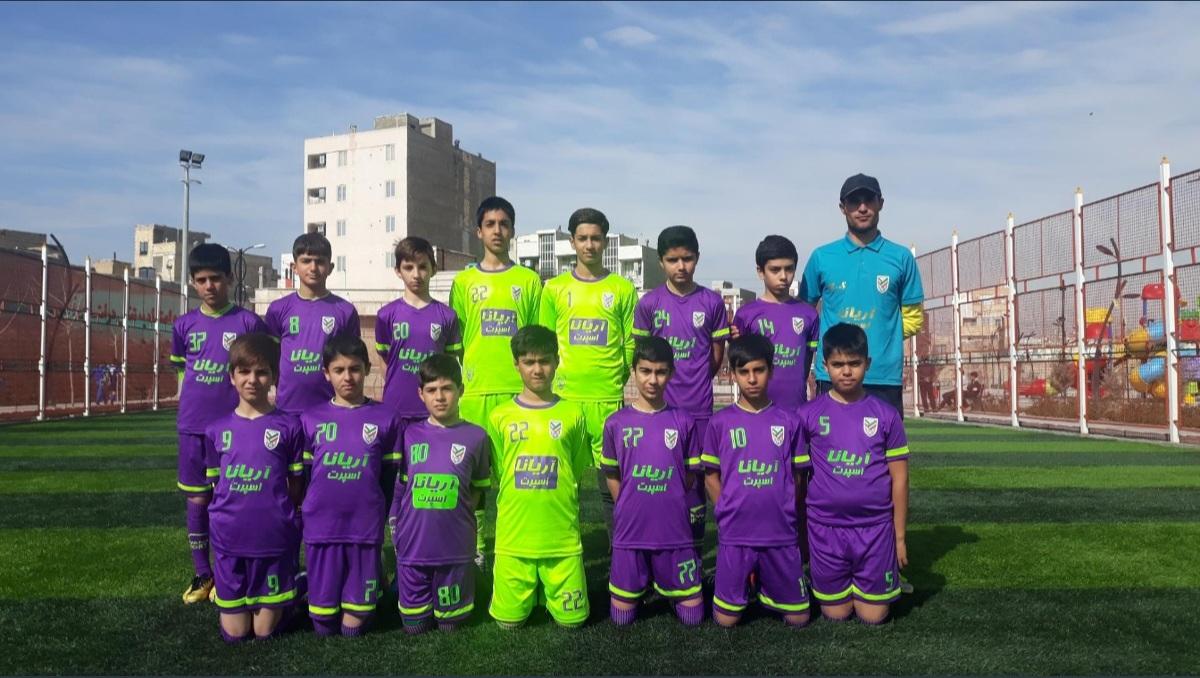 عکس چمن مصنوعی  باشگاه فوتبال باتیس 