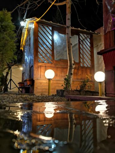 عکس باغ رستوران آب و آتش 