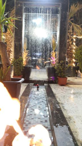 عکس باغ رستوران آب و آتش 