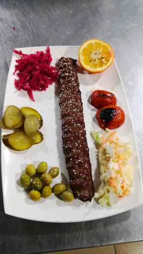 عکس باغ رستوران آب و آتش 