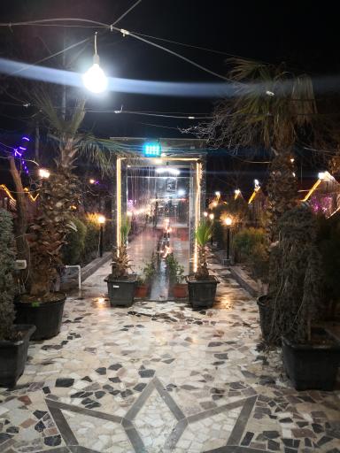 عکس باغ رستوران آب و آتش 