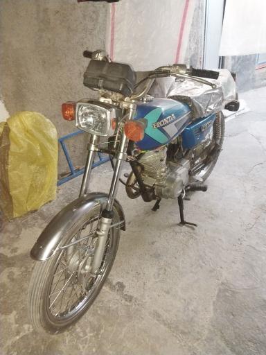 عکس نمایندگی موتور سیکلت طهماسبی