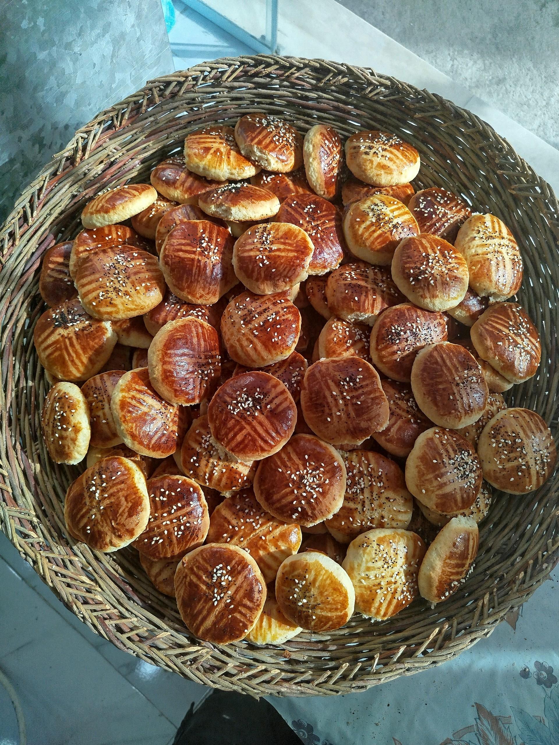 عکس کلوچه و شیرمال یوسفی
